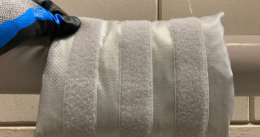 Hoe bevestigt u een Temket universele isolatiematras?